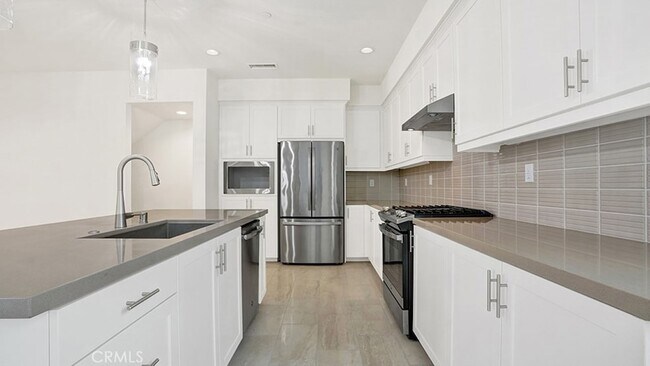 Building Photo - 137 Mirth