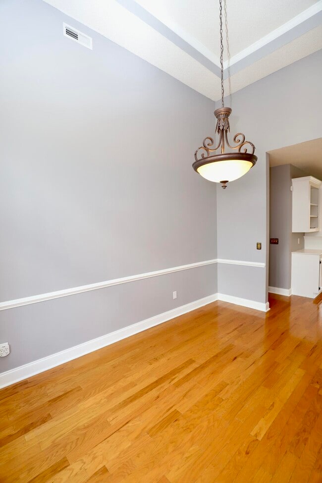 Building Photo - 1855 Beachforest Way