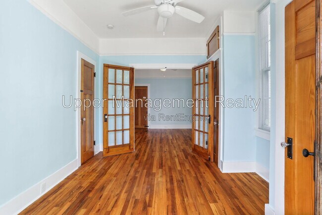 Building Photo - 806 Constantinople St