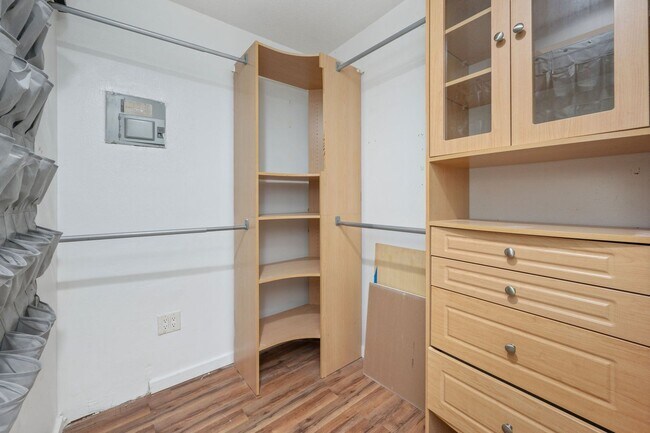 Building Photo - 271 Bracewell St