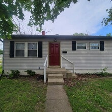Building Photo - Garage and double lot!