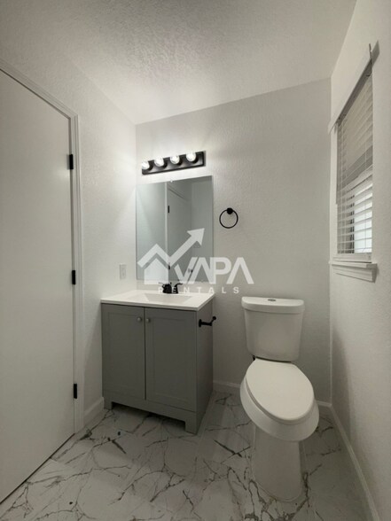 Building Photo - 230 Craigmont Ln