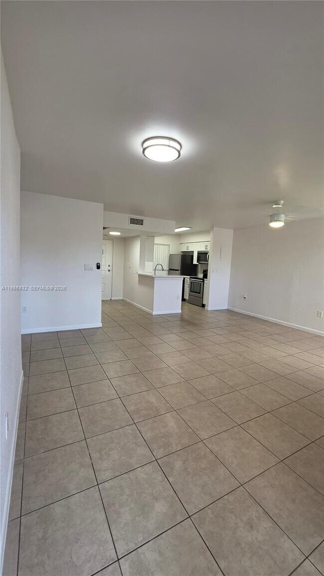 Building Photo - 2881 N Oakland Forest Dr