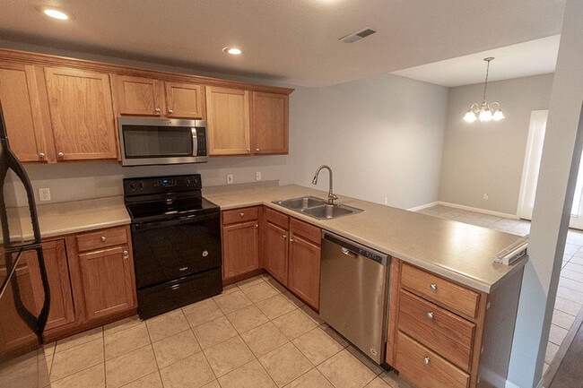 Building Photo - 1945 Center St