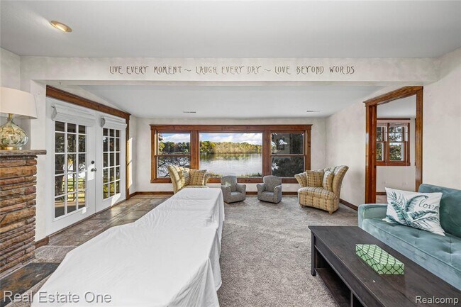 Building Photo - 2739 Lakeridge Ave