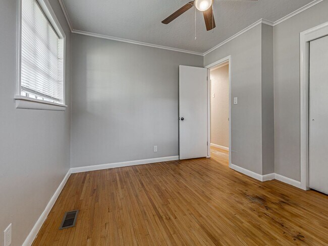 Building Photo - Move in special / First months rent is $800