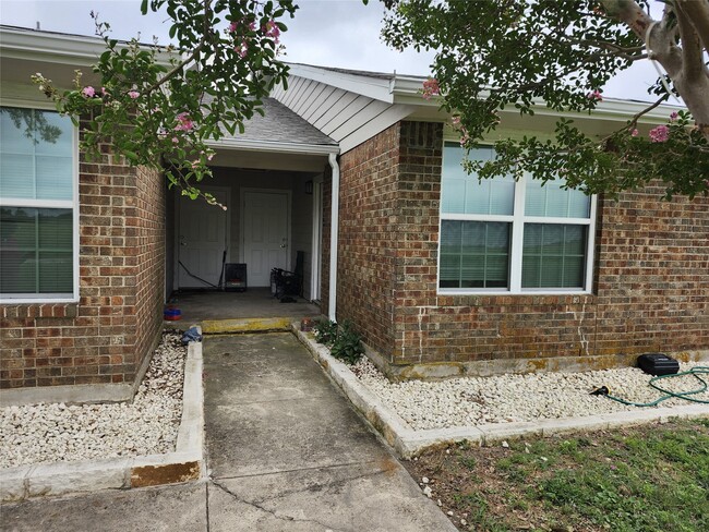 Building Photo - 1000 S 8th St