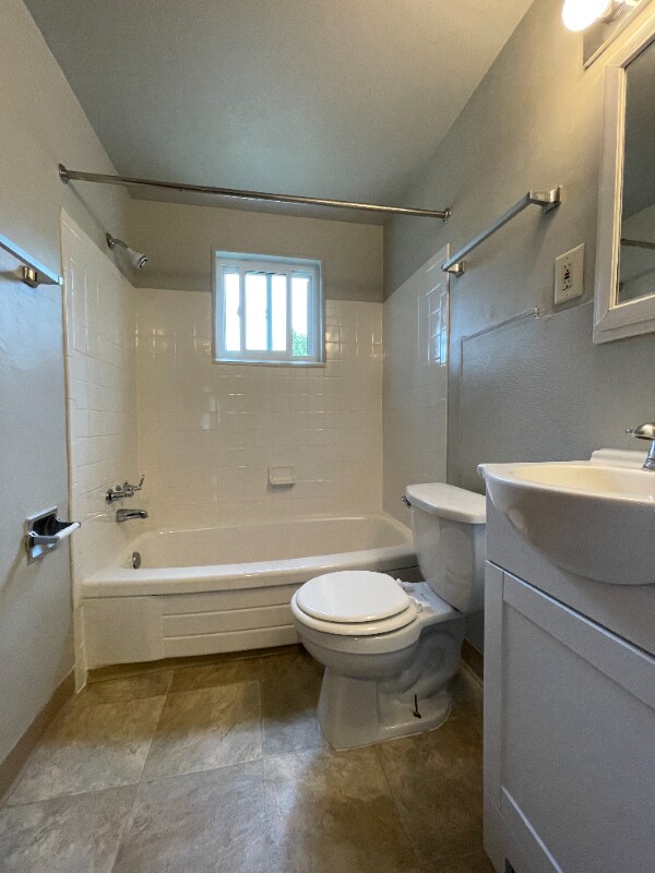 Building Photo - 939 Woodhill Dr