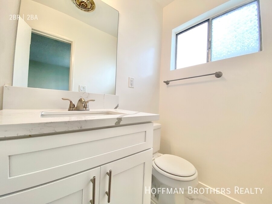 Building Photo - 7010 Lanewood Ave