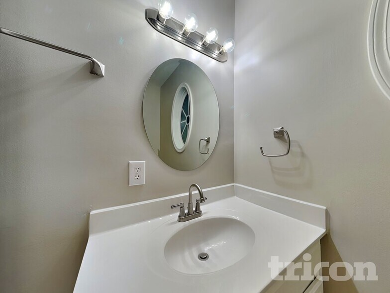 Building Photo - 461 Kimball Loop