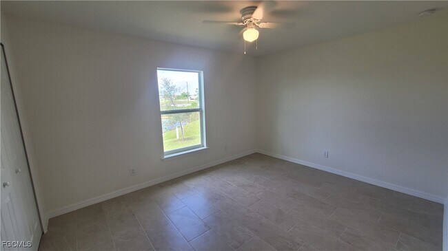 Building Photo - 4016 NE 12th Ct