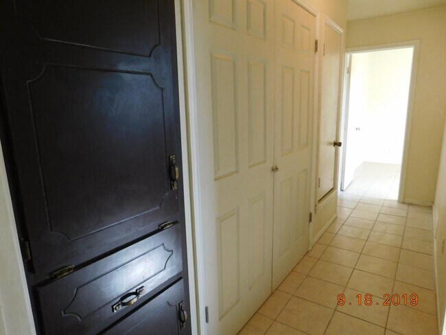 Building Photo - 206 Jason Dr