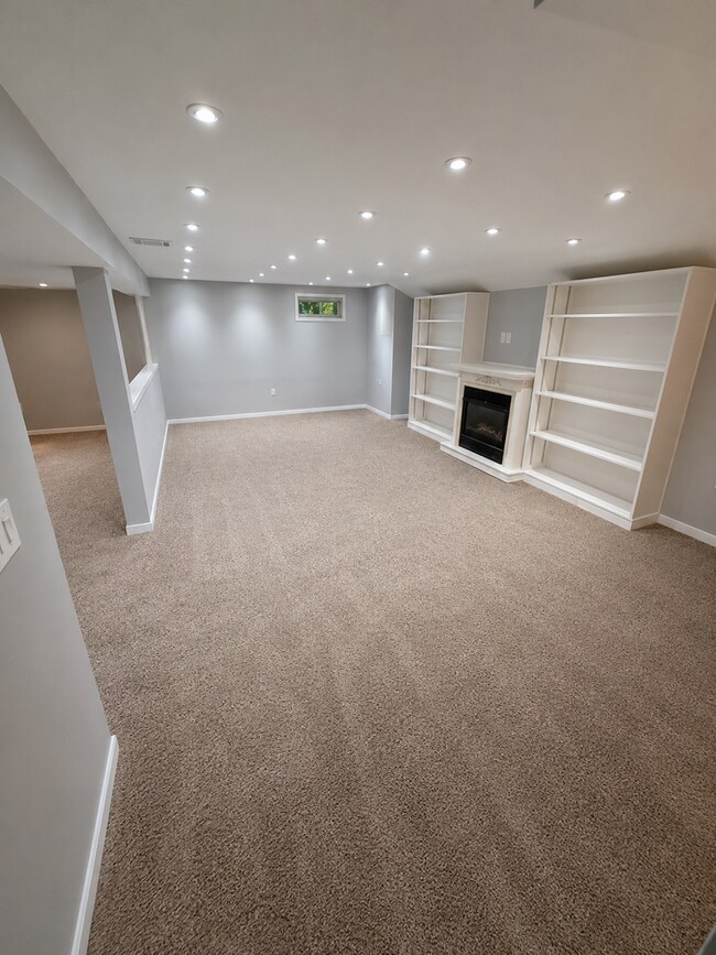 Building Photo - Renovated 2 Bed + Finished Basement | 1.5 Bath | Half Off Deposit | All Housing Vouchers Welcome!