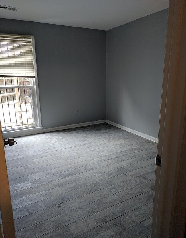 Building Photo - "Charming 2-Bedroom Gem with Granite Count...