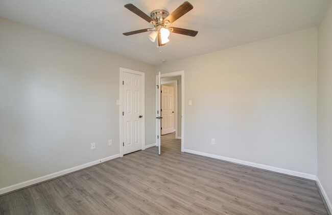 Building Photo - 591 River Plantation Dr