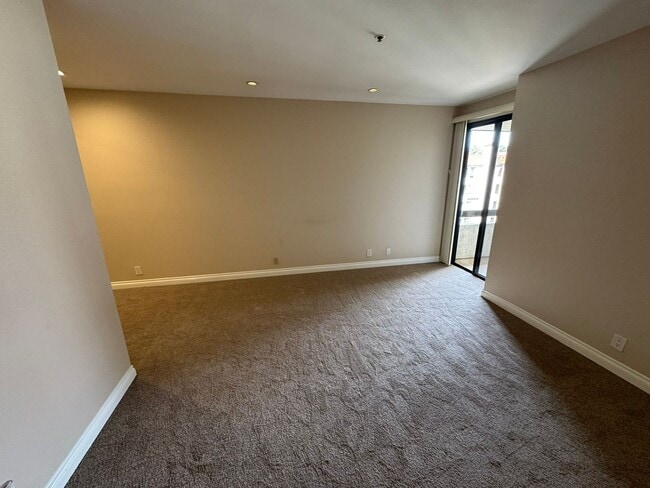 Building Photo - Mission Valley Area! Gorgeous and Cozy 1 Bedroom 1 full Bath! Ready For Rent Today!