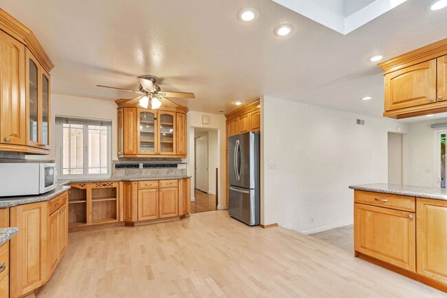 Building Photo - Spacious 4BR/2BA Home in Prime Irvington C...