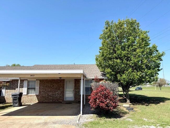 Building Photo - 2417 Rustic Dr