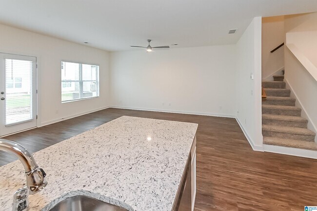 Building Photo - 553 The Heights Ln
