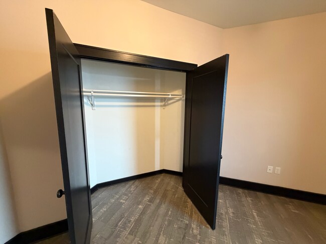 Building Photo - Penn Ave