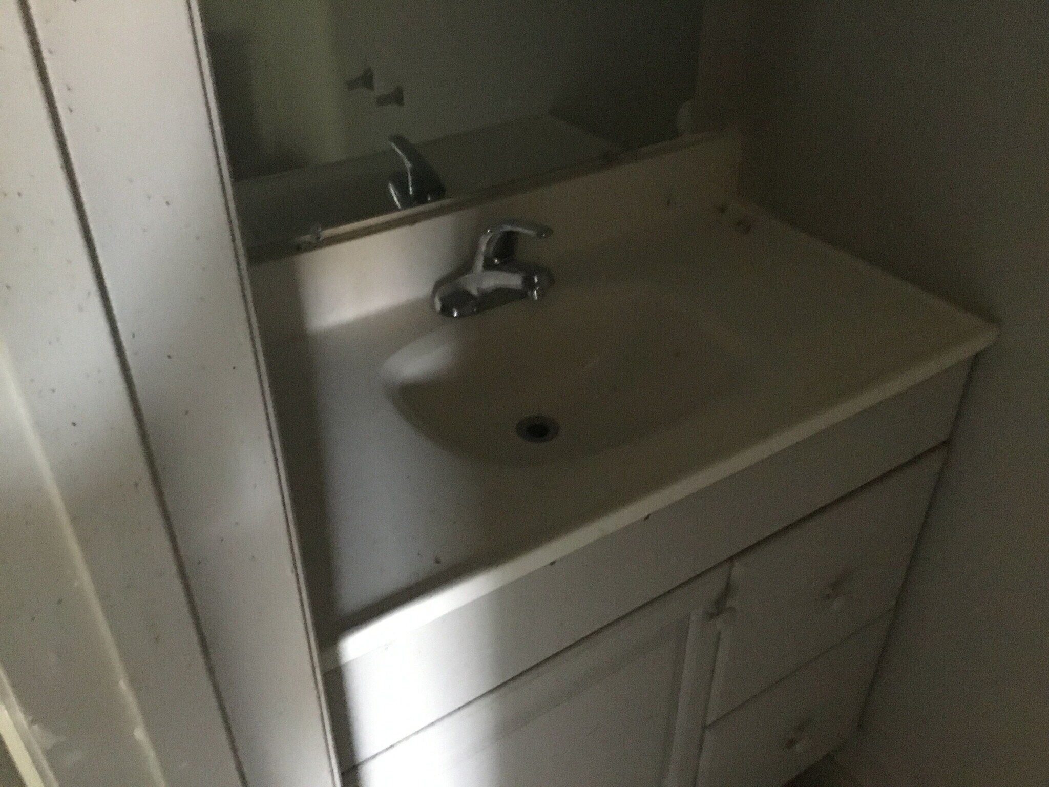 Building Photo - Room in Condo on Beck St