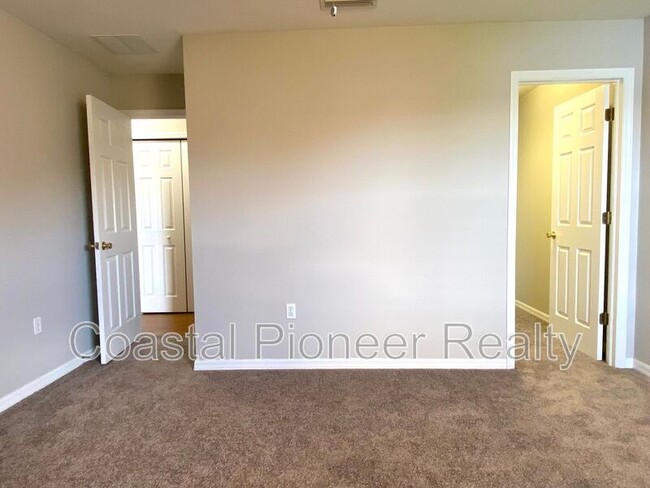 Building Photo - 8807 Cameron Crest Dr