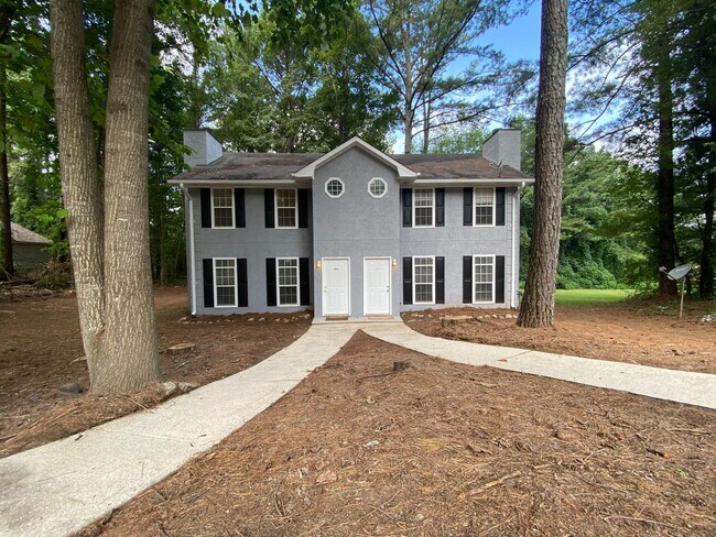 Building Photo - Oakwood Drive (Duplex - 2 Units)