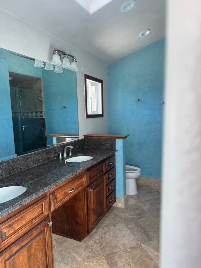 Building Photo - 2528 Bowdoin Pl