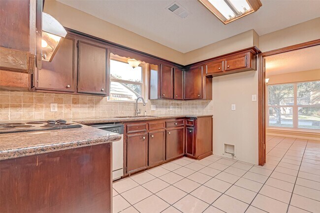 Building Photo - 4815 Wind Chimes Dr