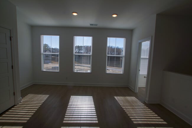 Building Photo - 2024 Eva Pearl Dr