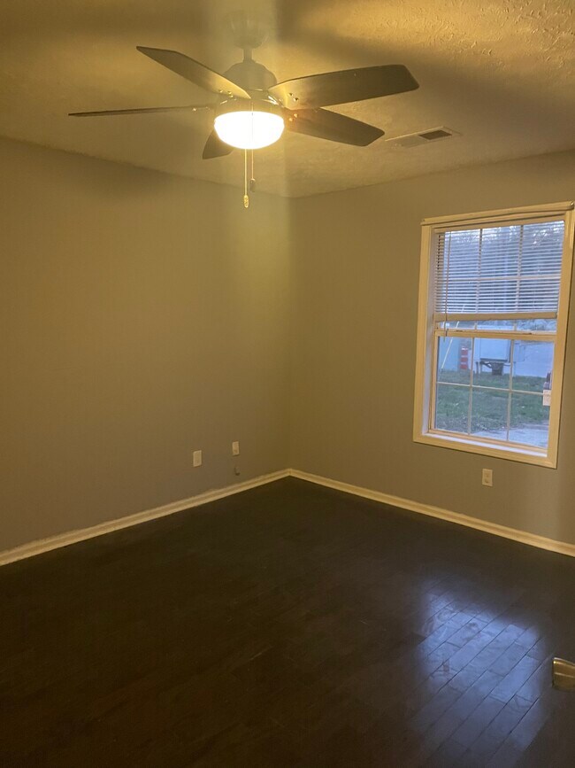 Master bedroom - 2618 Wren Cir