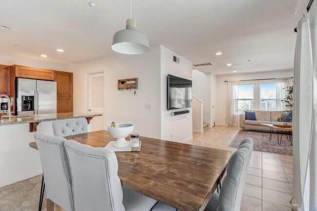 Building Photo - 3504 Shoreline Bluff Ln