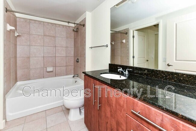 Building Photo - 1021 N Garfield St