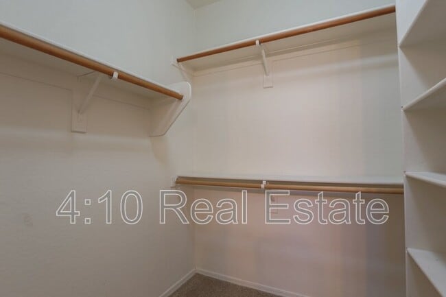 Building Photo - 2644 E Chester Dr