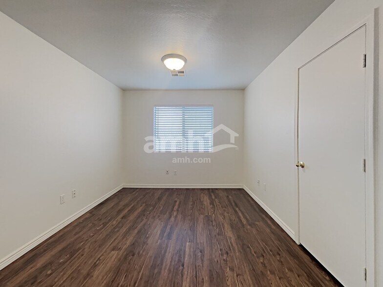 Building Photo - 7519 E Naranja Ave