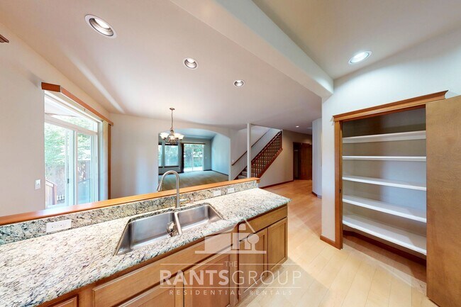 Building Photo - Beautiful Home in Hawks Prairie