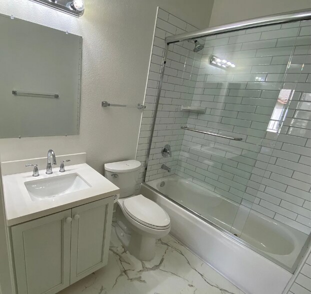 Building Photo - 10884 Sabre Hill Dr