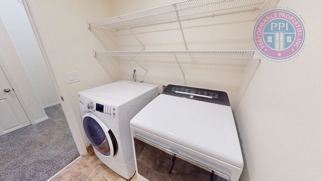 Building Photo - Two Level Cascadia Village Home with  Large Fenced Backyard ! Pet Welcome