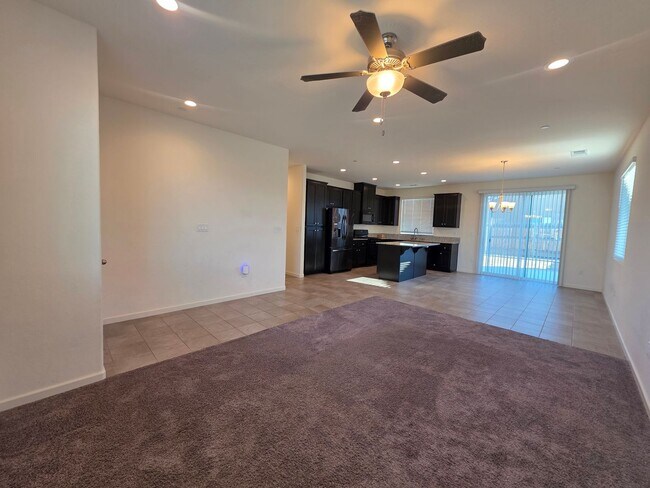 Building Photo - Newer 3 Bedroom 2 Bathroom in Tulare! $300 off First Month's Rent!!!