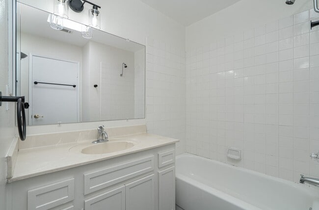 Building Photo - Costa Mesa Townhome | 2BR, 2.5BA | Minutes to the Coast | *FREE ½ MONTHS RENT UPON MOVE IN*