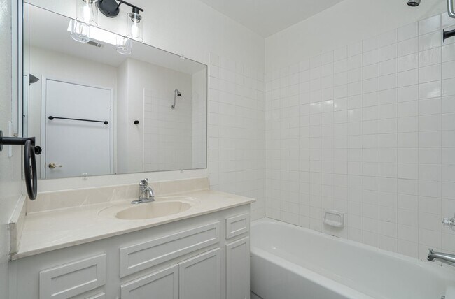 Building Photo - Costa Mesa Townhome with Loft | 2BR, 2.5BA...