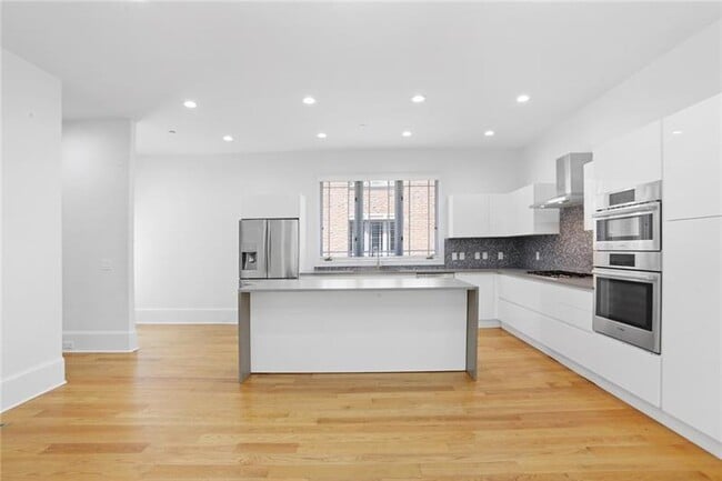 Building Photo - 3 Prichard Way NE