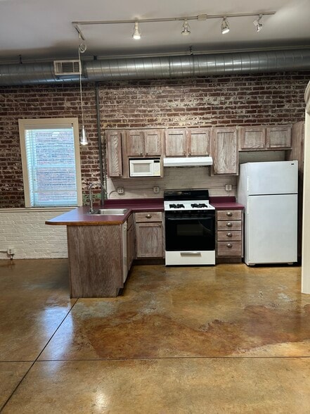 Kitchen - 505 S Main St
