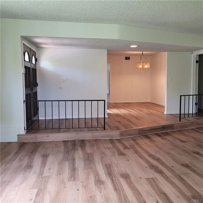 Building Photo - 303 S Kenneth Rd