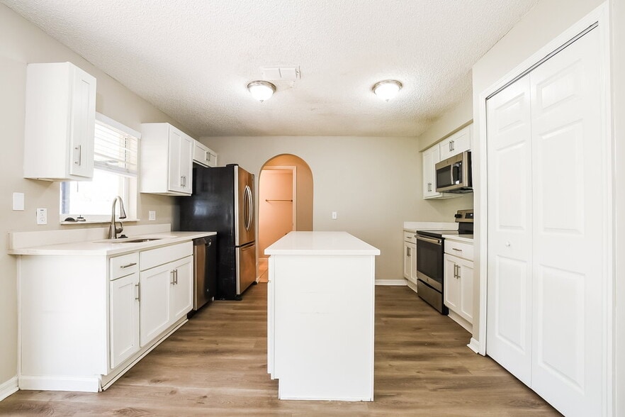 Building Photo - 1097 Amanda Kay Cir