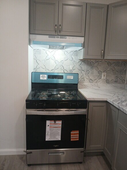 Building Photo - 247 Elm St