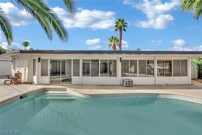 Building Photo - 2325 Sombrero Dr