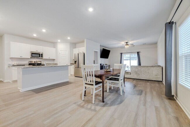 Building Photo - Spacious 4BR Home in Rincon with Fenced Yard & Modern Comforts