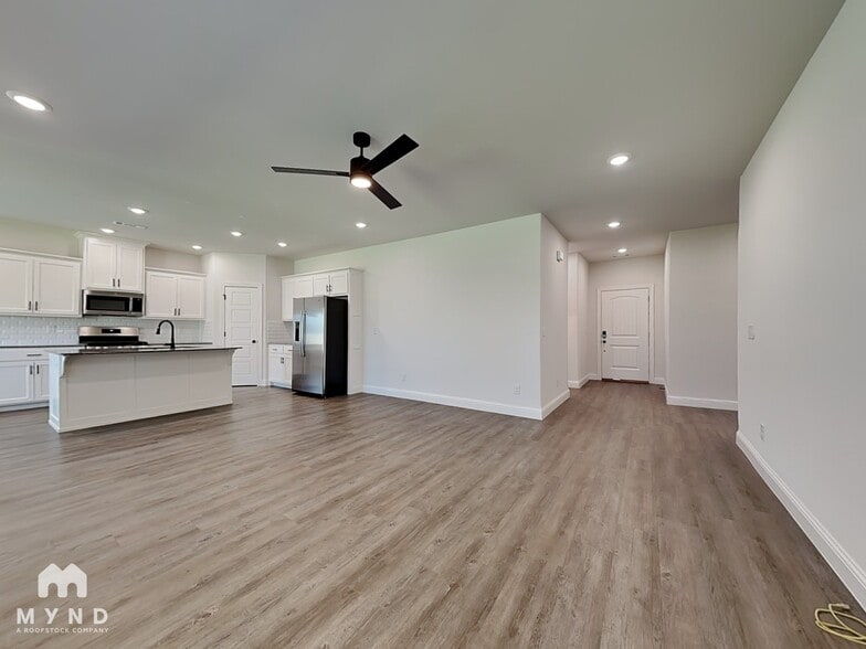 Building Photo - 1120 Sunshine Ct