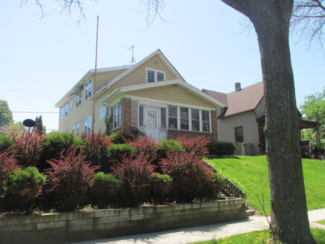 Building Photo - 1827 E Oklahoma Ave